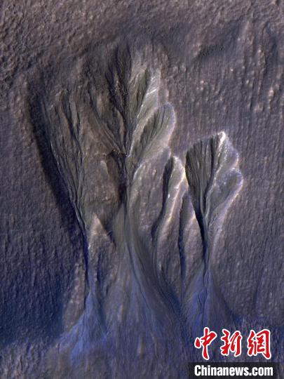 國際最新研究：火星中緯度冰沉積物或?yàn)閷ふ一鹦巧P(guān)鍵地點(diǎn)(圖2)