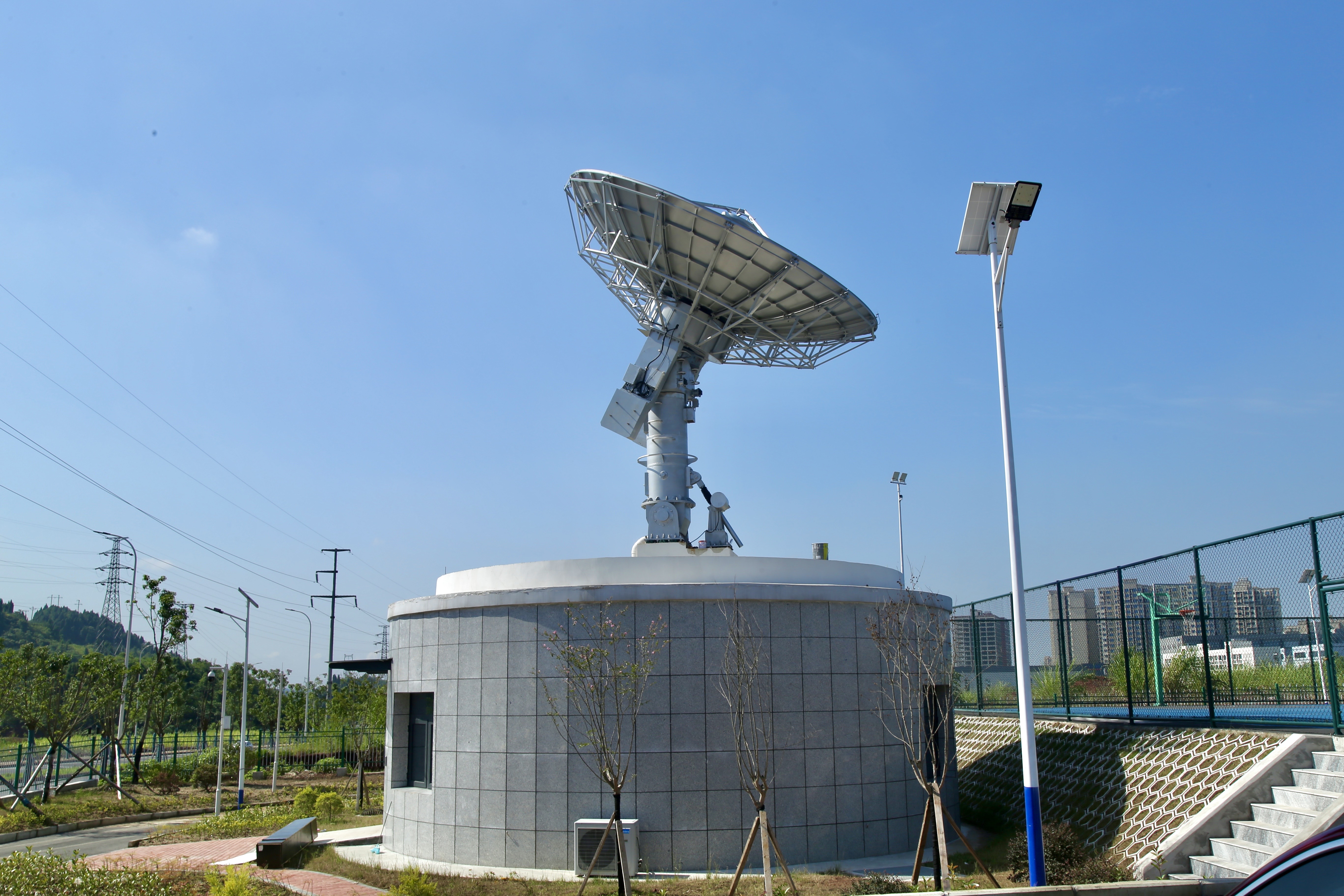 長征六號運載火箭首飛成功將20顆微小衛(wèi)星送入太空(圖1)