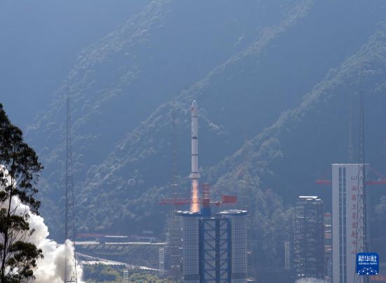 新華全媒+｜我國(guó)成功發(fā)射愛(ài)因斯坦探針衛(wèi)星 長(zhǎng)征火箭年度首飛告捷(圖1)