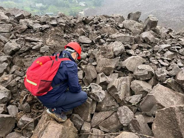 全國嚴(yán)查建筑垃圾、退役新能源設(shè)備等固廢非法傾倒(圖1)