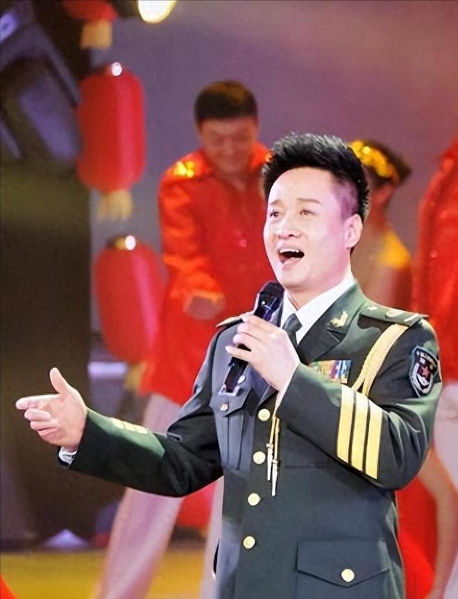 閻維文妻子現(xiàn)狀：66歲駝背蒼老瘦成皮包骨夫妻差1歲像兩代人