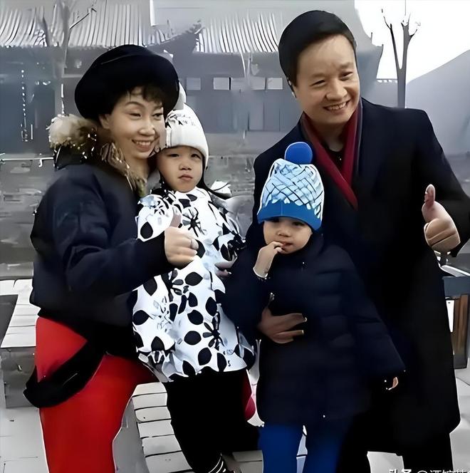 閻維文妻子現(xiàn)狀：66歲駝背蒼老瘦成皮包骨夫妻差1歲像兩代人(圖9)