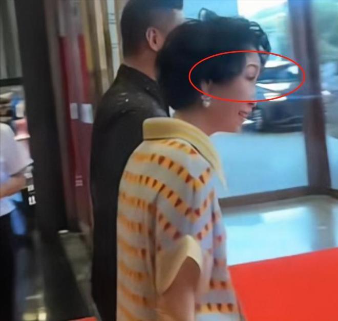 閻維文妻子現(xiàn)狀：66歲駝背蒼老瘦成皮包骨夫妻差1歲像兩代人(圖16)